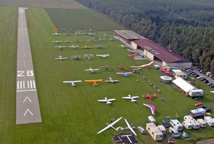 Flugplatz Dankern an einem Flugtag